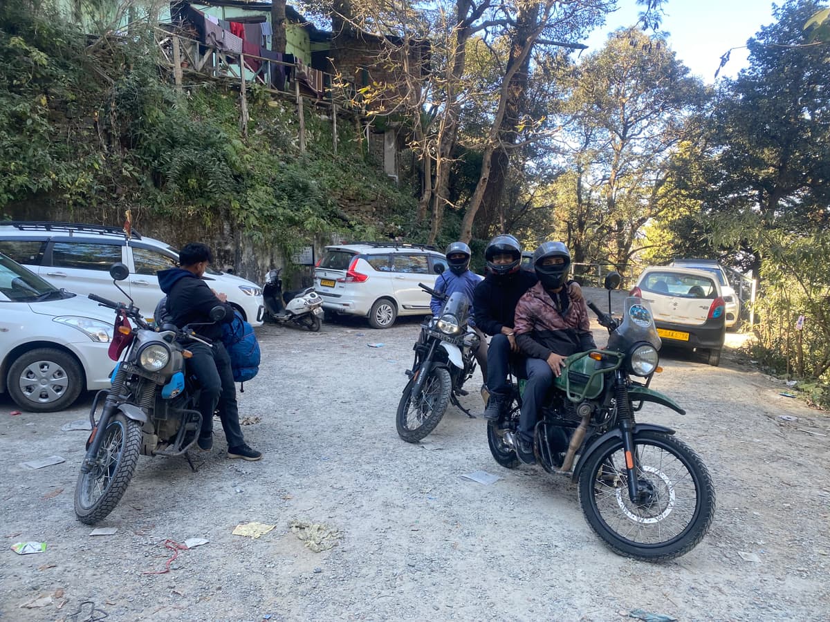 Royal Enfield Himalayan 411 on rent in Shimla 